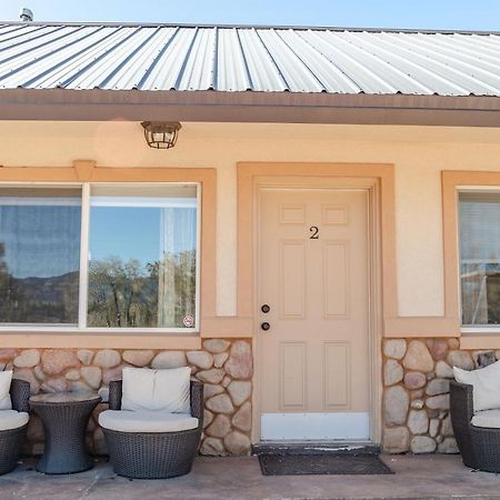 Mountain Ridge Cabins & Lodging Between Bryce And Zion National Park Хатч Экстерьер фото