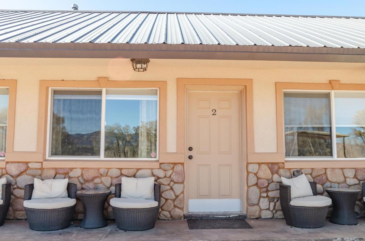 Mountain Ridge Cabins & Lodging Between Bryce And Zion National Park Хатч Экстерьер фото